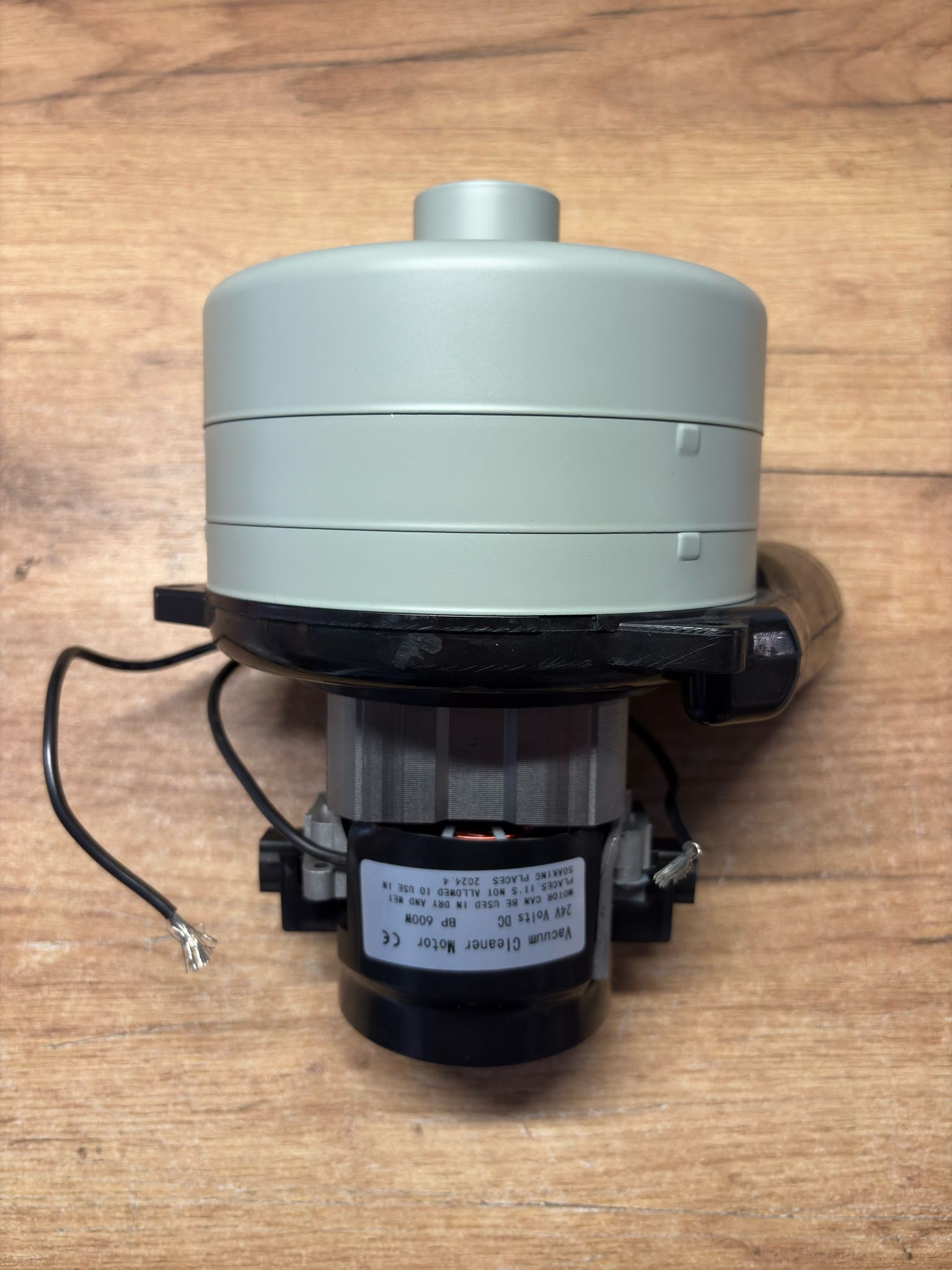 SILNIK 3 STOPNIOWY BOCZNY 24V Z króćcem