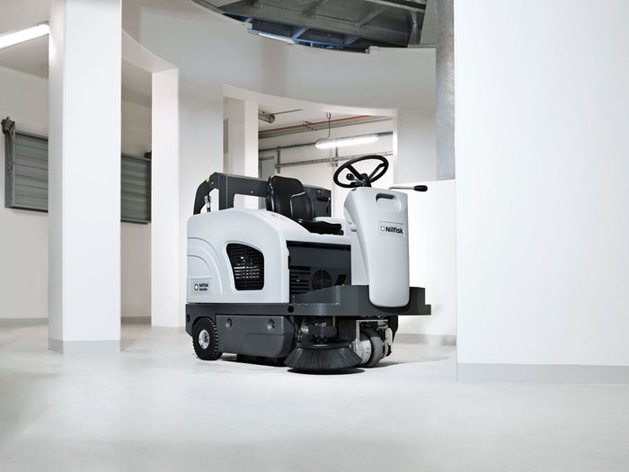 Zamiatarka samojezdna Nilfisk SW 4000