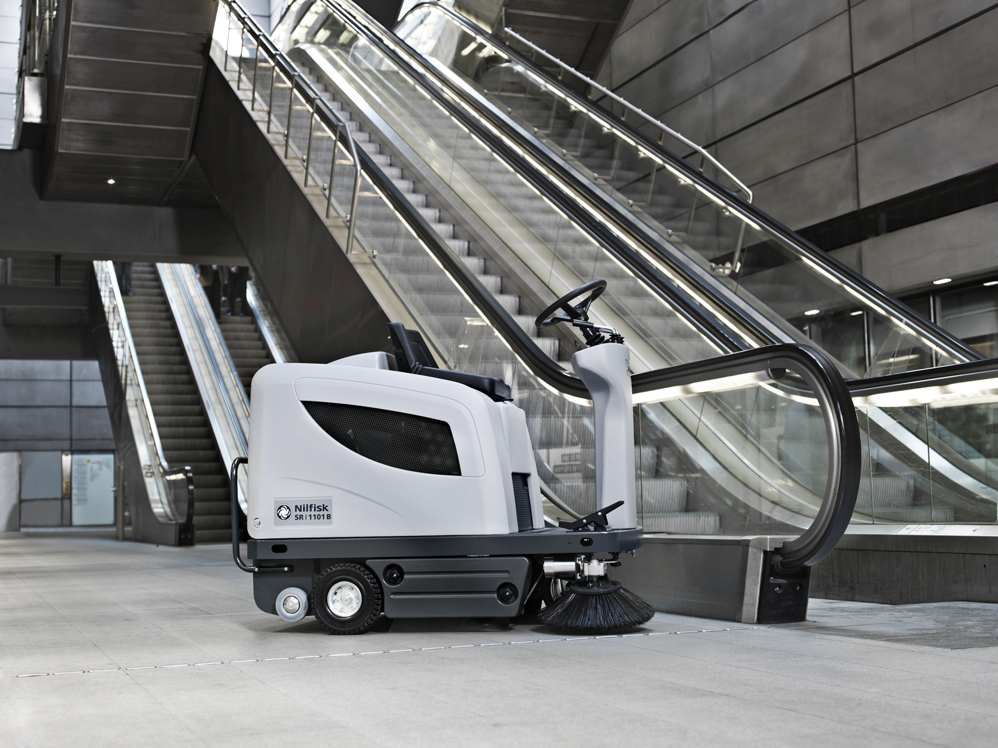 Zamiatarka samojezdna Nilfisk SR 1101