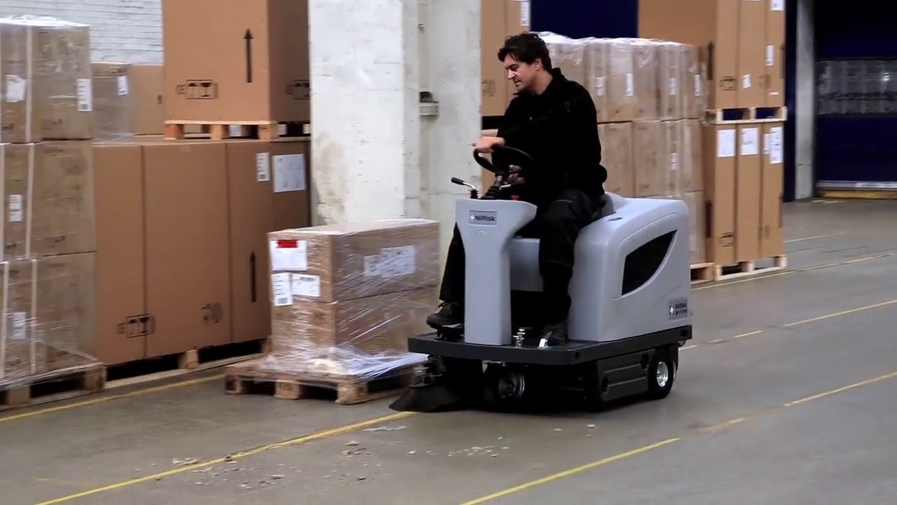 Zamiatarka samojezdna Nilfisk SR 1101